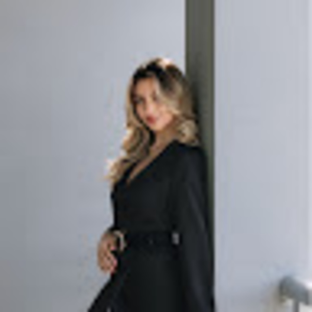 Meet your Posher, Bee